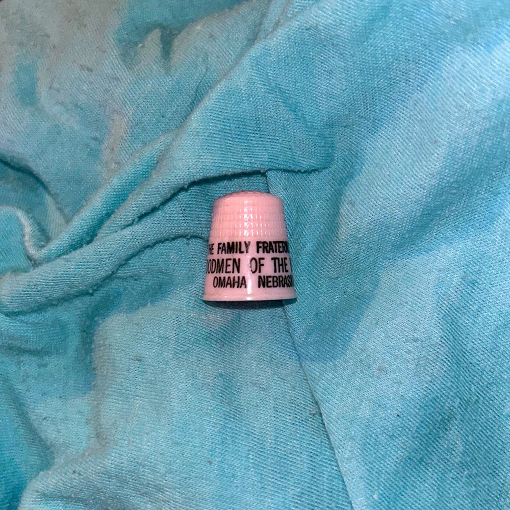 Vintage THE WOODSMEN of the world pink sewing thimble THE FAMILY FRATERNITY